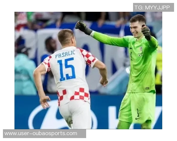 佩里西奇传中助攻布翁乔尔诺头球乌龙埃因霍温迅速扳平比分